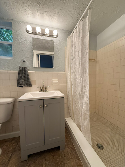 Brand new remodeled bath - 500 Silver Beach Ave