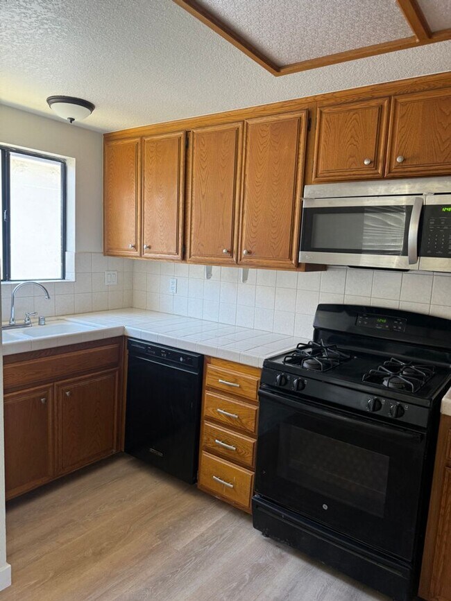 Building Photo - 023rd St 1253