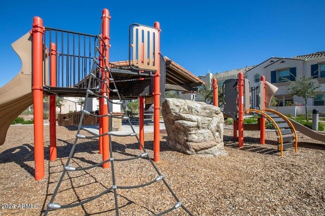 Building Photo - 4077 S Sabrina Dr