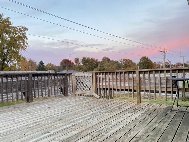 Building Photo - Millard 3 bed 2 bath $1900