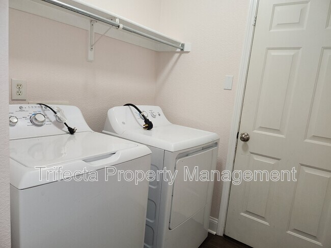 Building Photo - 347 Buckeye Ave