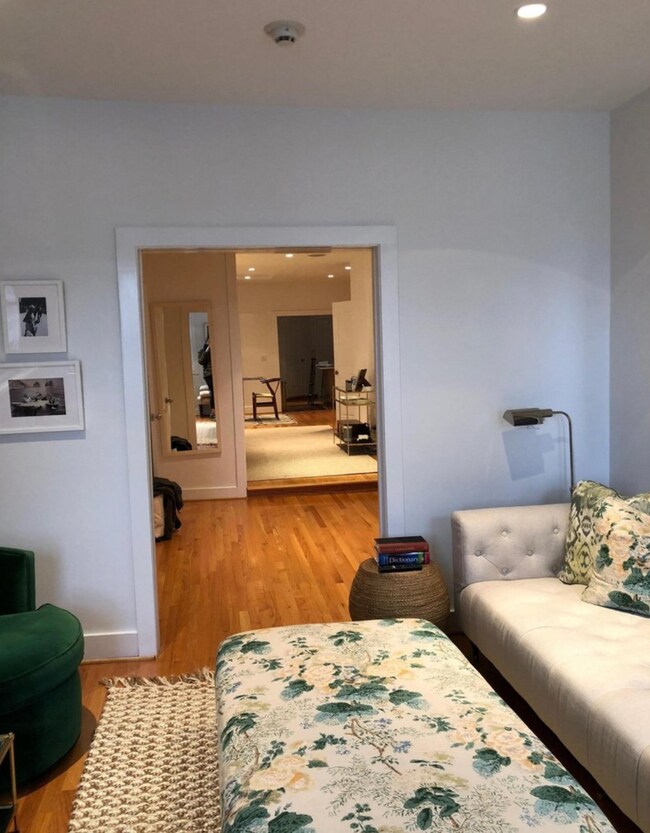 Building Photo - 60 Greenwich Ave