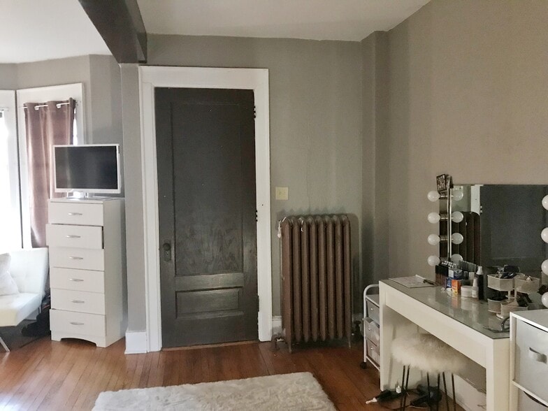 Building Photo - 2956 N Prospect Ave