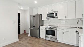 Building Photo - 33 Devoe St