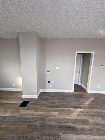 Building Photo - 615 W Columbus Ave