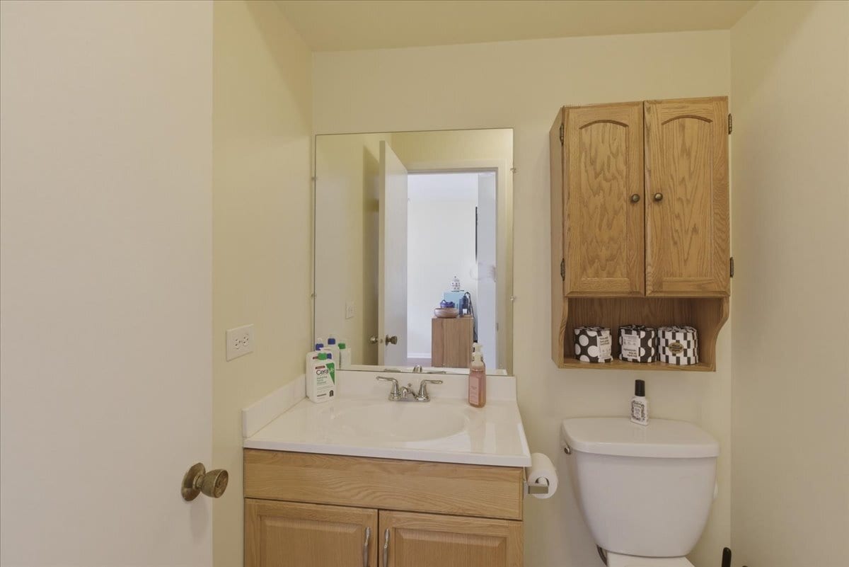 Building Photo - 1631 W Belle Plaine Ave