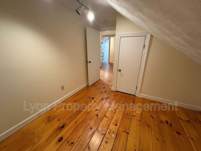 Building Photo - 2 Proctor Pl