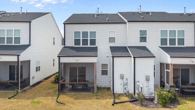 Building Photo - Stylish & Spacious Home in Prime Durham Location – Modern Living with Comfort & Convenience