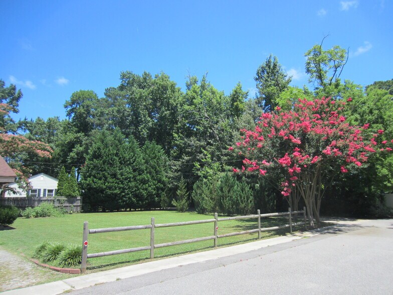 Building Photo - 5602 Shorewood Ln