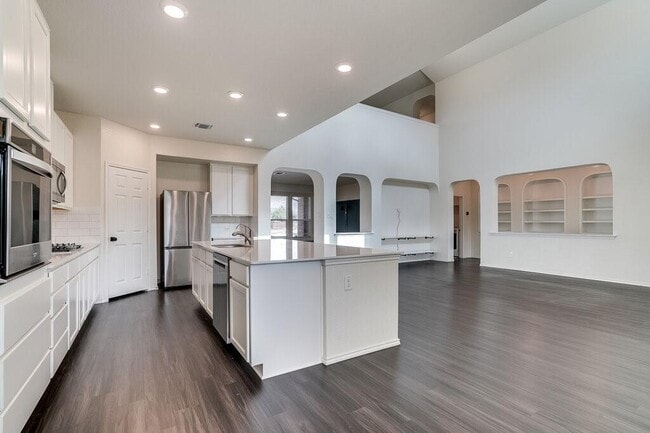 Building Photo - 624 Kolbo Dr