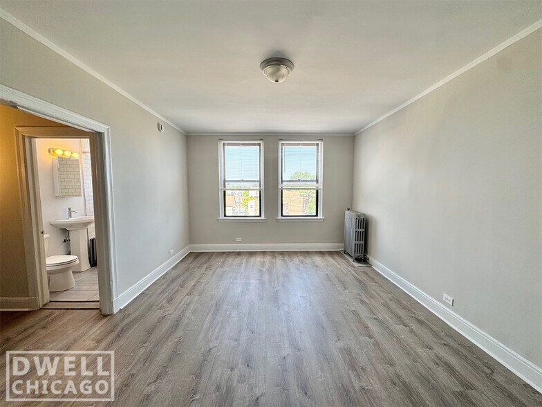 Building Photo - 3333 W Diversey Ave