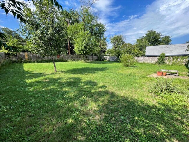 Building Photo - 8436 Jamestown Dr