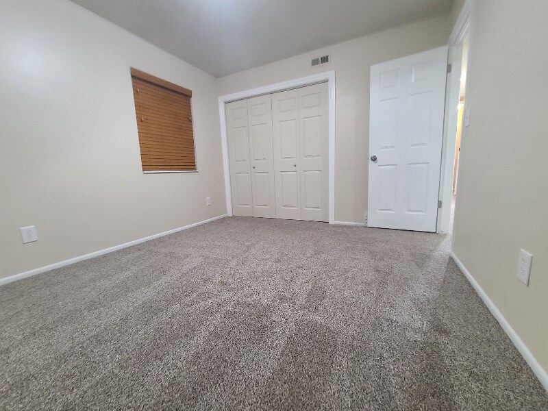 Building Photo - 287 E 600 N