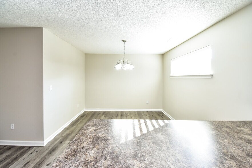 Building Photo - 7296 Green Ash Dr