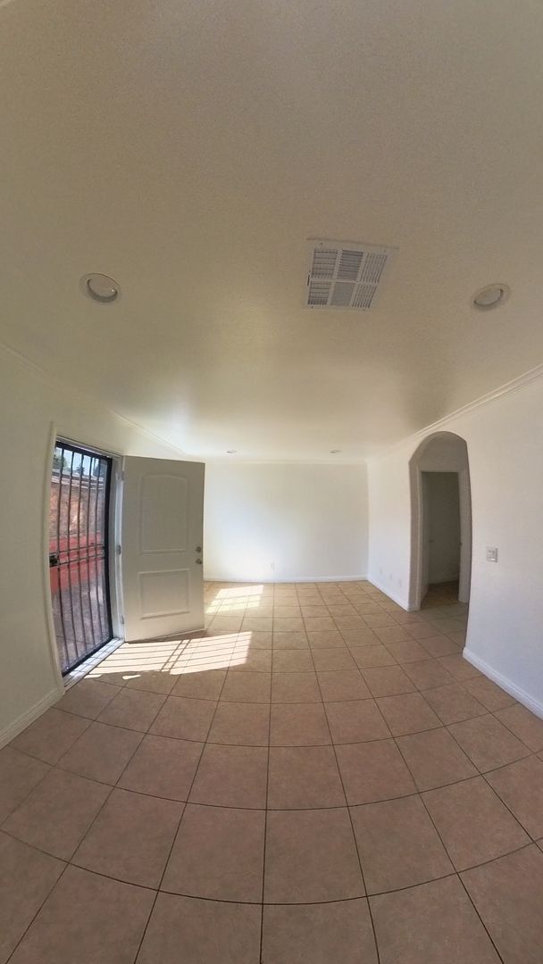 Building Photo - Willowbrook Triplex