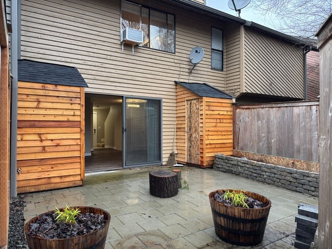 Building Photo - CLICK "REQUEST A TOUR" NOW!