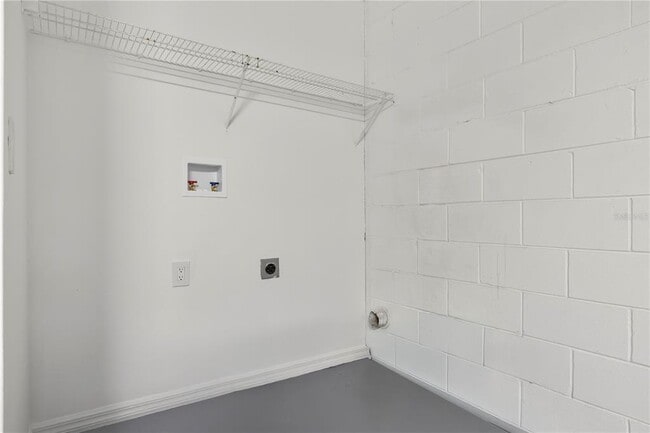 Building Photo - 460 Martigues Dr