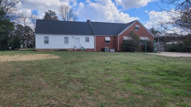 Building Photo - Charming ranch home in heart of Garner