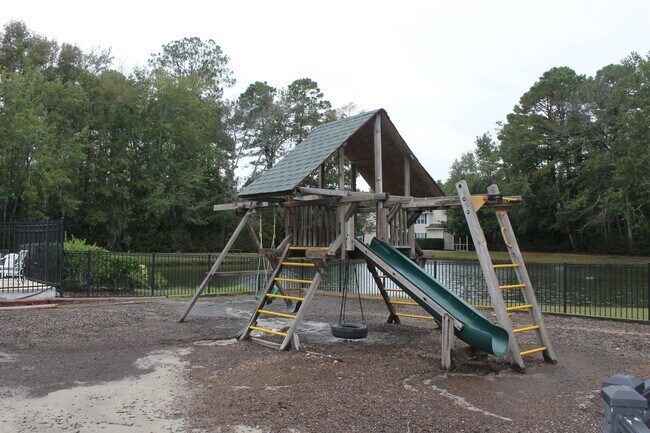 Building Photo - FURNISHED Three Bedroom Wellstone Model Home