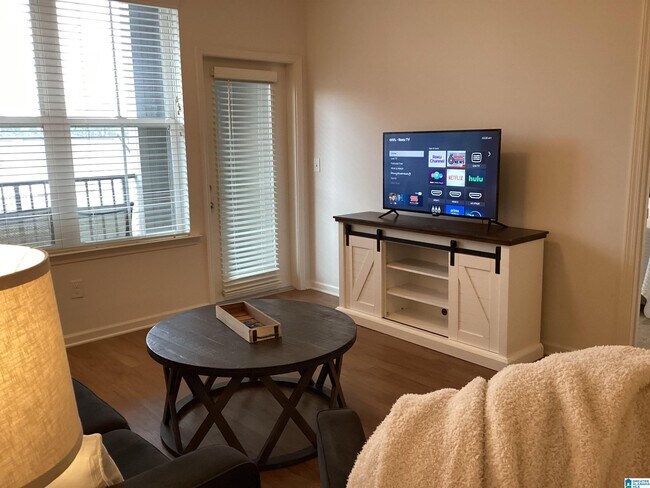 Building Photo - 1840 Oxmoor Rd