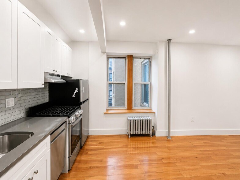 Building Photo - 175 Pinehurst Ave