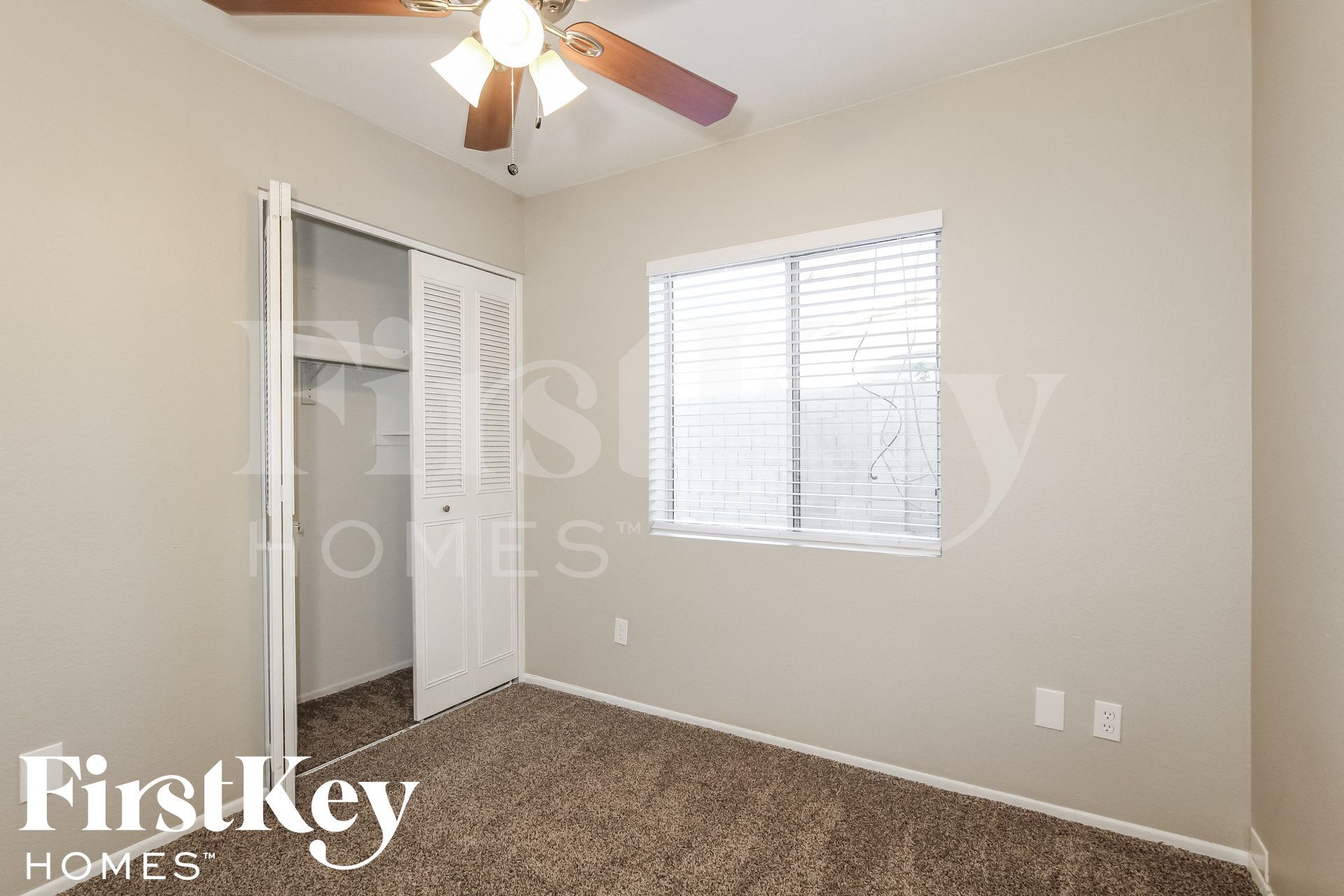 Building Photo - 1327 W Kerry Ln