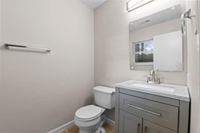 Building Photo - 3 Bedroom 1.5 Bath Single Family Home
