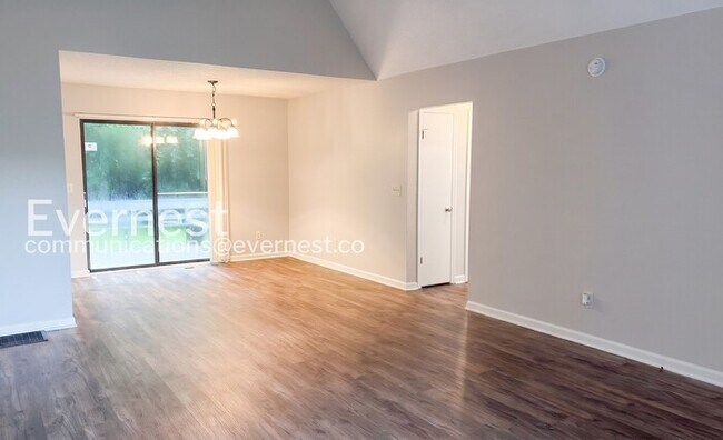 Building Photo - 3 Bed, 2 Bath Home with Deck and Off-Street Parking / Pet-friendly / Available Now!
