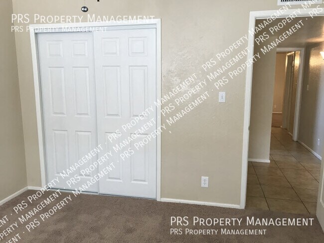Building Photo - 1559 E Flower Cir