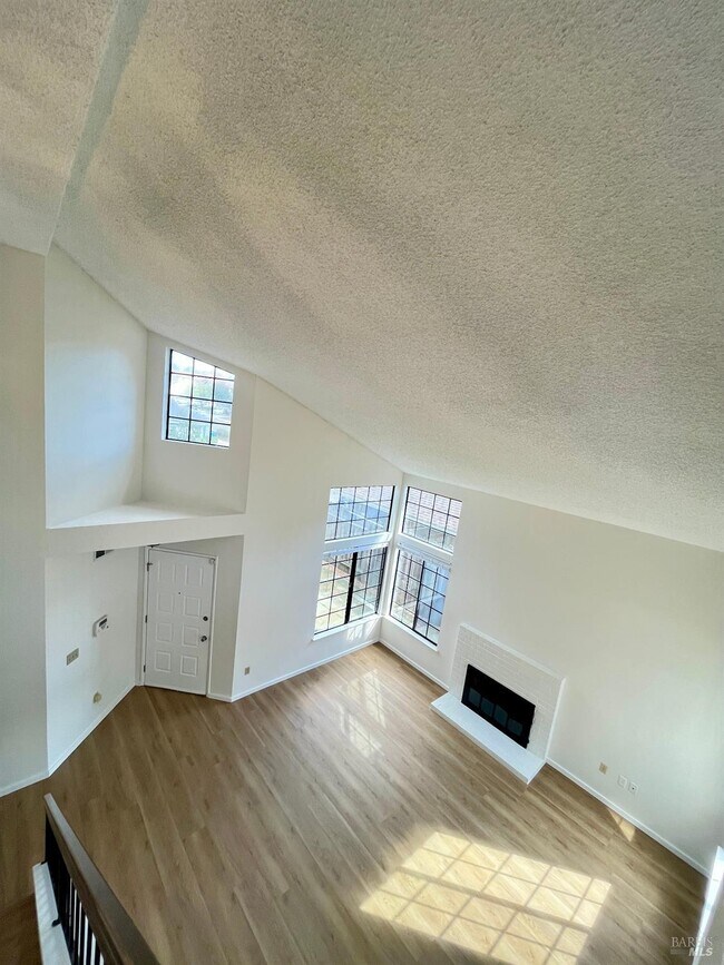 Building Photo - 111 Thresher Dr