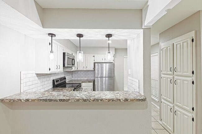 Building Photo - 889 Dublin Dr