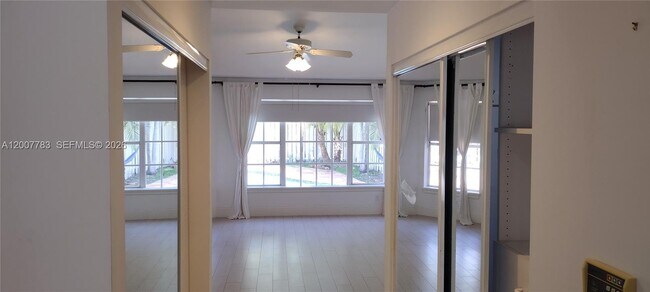 Building Photo - 659 Verona Pl