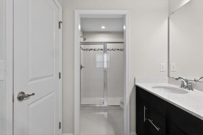 Building Photo - Spacious 4-Functional Bedroom Townhome Near RTP & Brier Creek