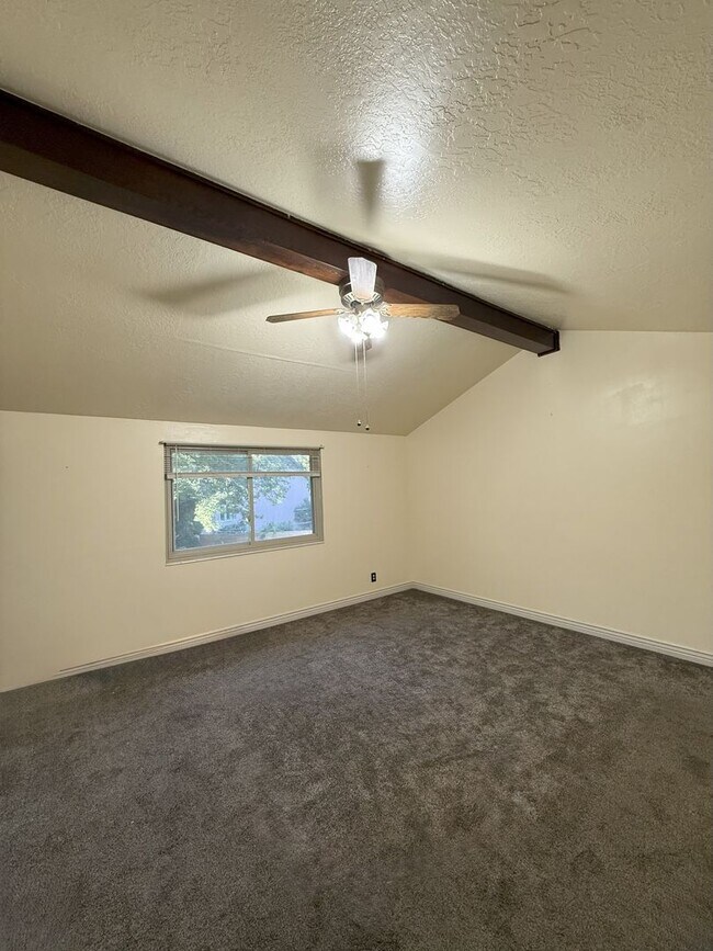 Building Photo - 4 Bed / 3 Bath Home for Rent in Riverdale,...