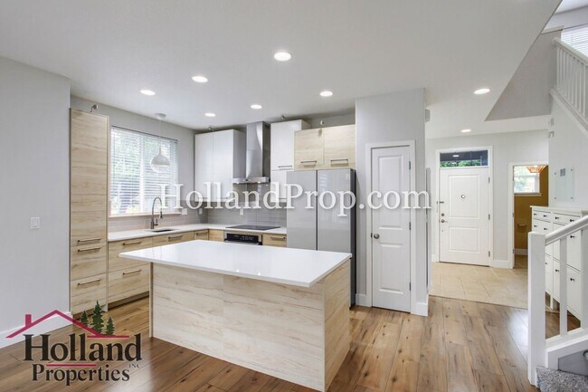 Building Photo - Beautiful 3-Bedroom Home with Covered Patio & Fenced Yard