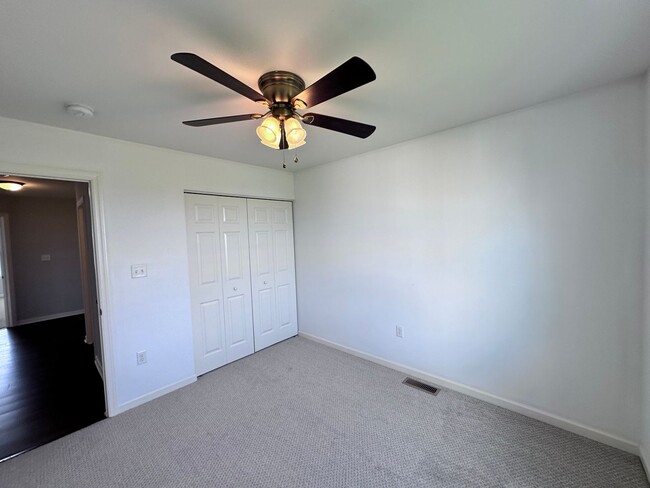 Building Photo - Charming 3 Bedroom Townhome in Palmyra