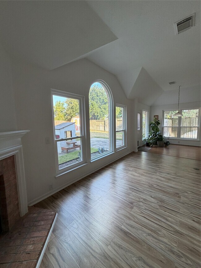 Building Photo - 19026 N Canyon Dr