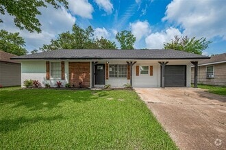 Building Photo - 2112 Walnut Ln