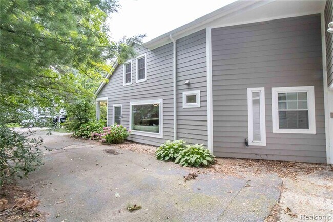 Building Photo - 1834 Fairview St