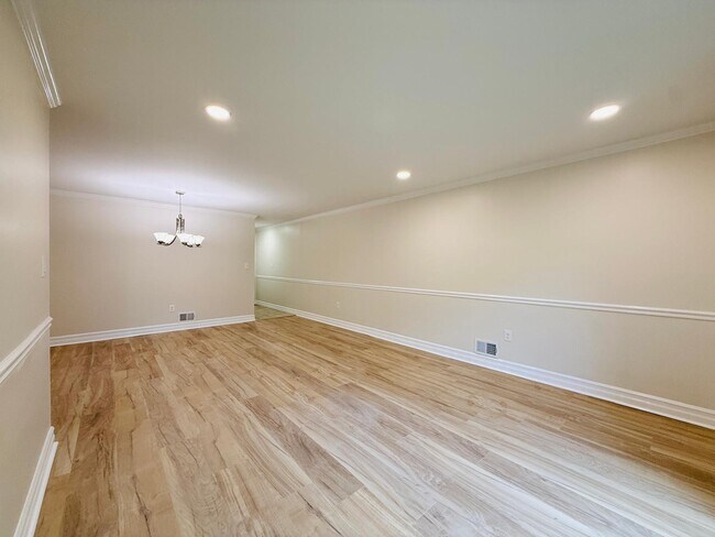 Building Photo - 13 Cypress Ct