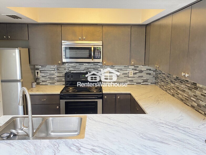 Building Photo - 633 W Southern Ave