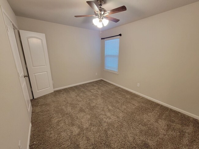 Building Photo - Bryan - 3 bedroom / 2 bath / 2 car garage house with fenced in back yard.