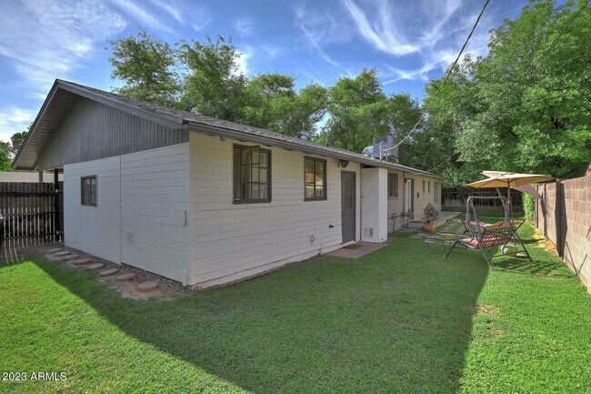 Building Photo - 1428 S Oakley Pl