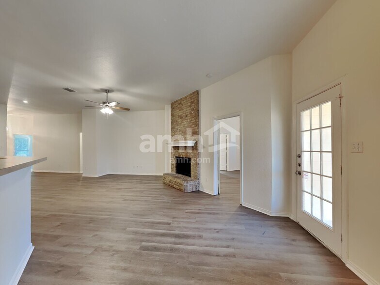 Building Photo - 1373 Meadowbrook Ln