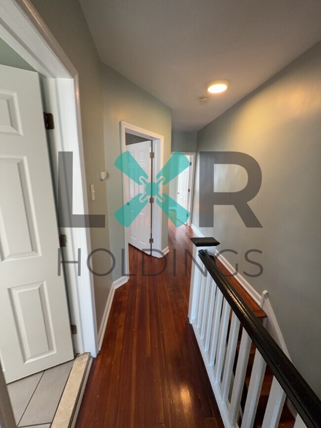 Building Photo - 304 Berbro St
