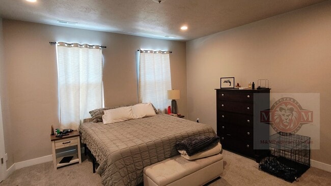 Building Photo - Great 3 Bd 2.5 Bath Townhome 2 Car Garage