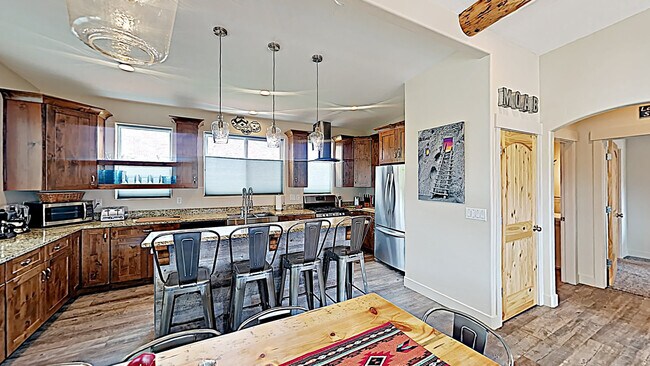 Building Photo - 3374 S Village Loop