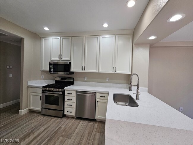 Building Photo - 3033 Isaac River Dr