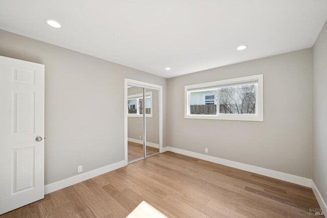 Building Photo - 918 Las Pavadas Ave