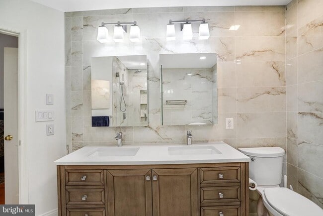 Building Photo - 1505 N Colonial Terrace